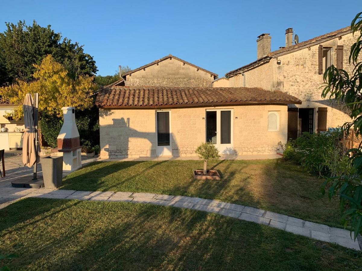 Le Jardin Des Hirondelles Bed & Breakfast Blanzaguet-Saint-Cybard Exterior photo