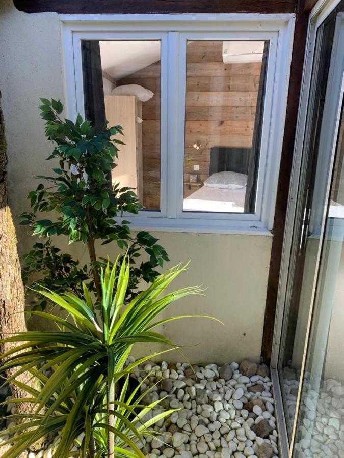 Le Jardin Des Hirondelles Bed & Breakfast Blanzaguet-Saint-Cybard Exterior photo